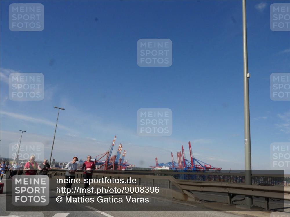 03.10.2025 - Köhlbrandbrückenlauf Matties Gatica Varas http://msf.ph/oto/9008396 03.10.2025 13:04:16 Position 2 118 meine-sportfotos.de