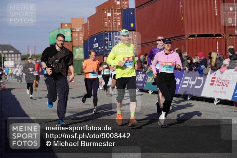 03.10.2025 - Köhlbrandbrückenlauf Michael Burmester http://msf.ph/oto/9008442 03.10.2025 10:09:51 Ziel 1343, 1401, 1409, 1473, 1747, 1801, 1873, 1975, 2034, 2471, 3162, 3200, 3201, 3493 meine-sportfotos.de