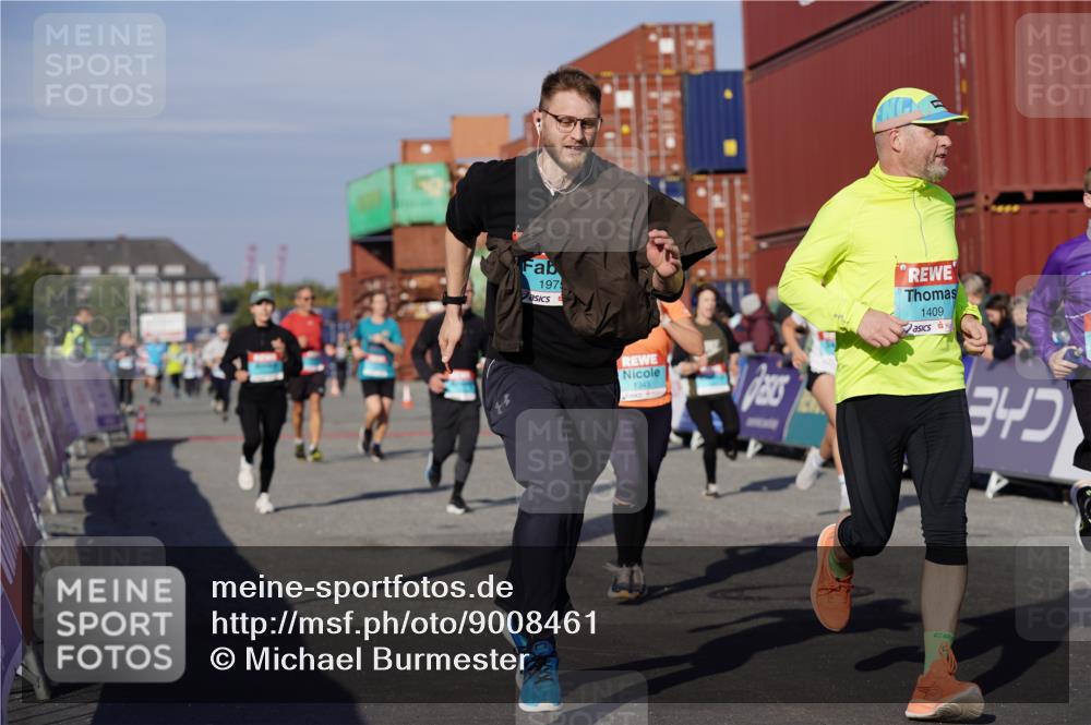 03.10.2025 - Köhlbrandbrückenlauf Michael Burmester http://msf.ph/oto/9008461 03.10.2025 10:09:51 Ziel 1343, 1401, 1409, 1473, 1747, 1801, 1873, 1975, 2034, 2471, 3162, 3200, 3201, 3493 meine-sportfotos.de