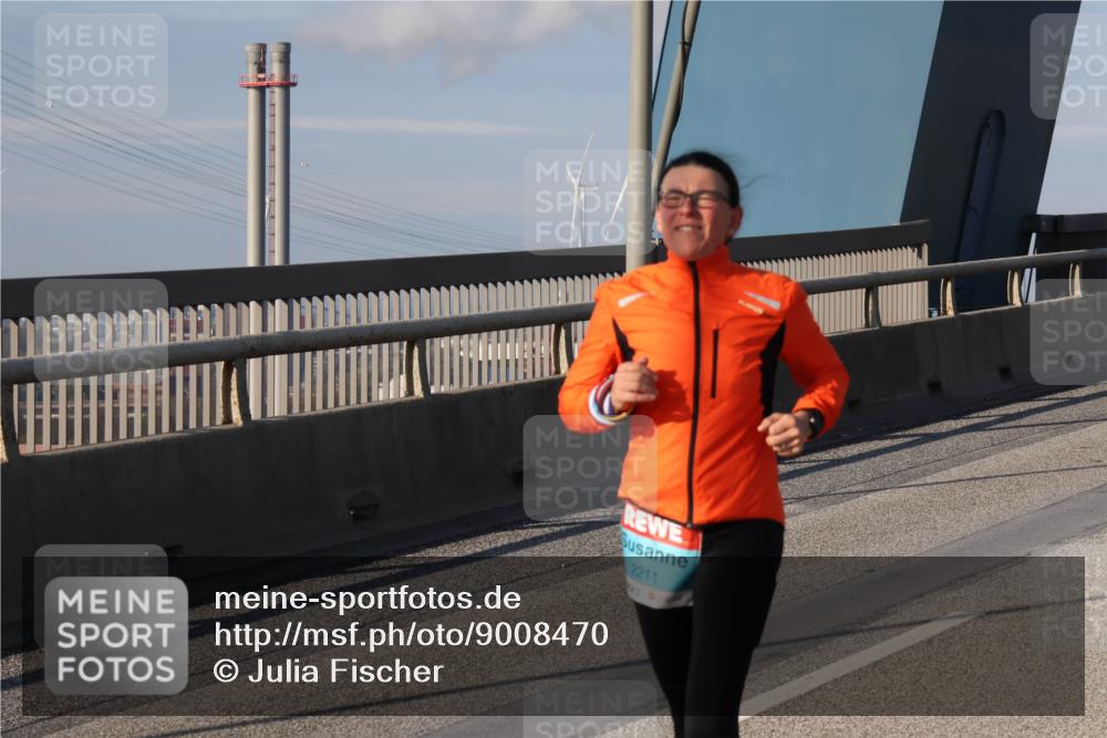 03.10.2025 - Köhlbrandbrückenlauf Julia Fischer http://msf.ph/oto/9008470 03.10.2025 10:04:40 Position 2 2211 meine-sportfotos.de