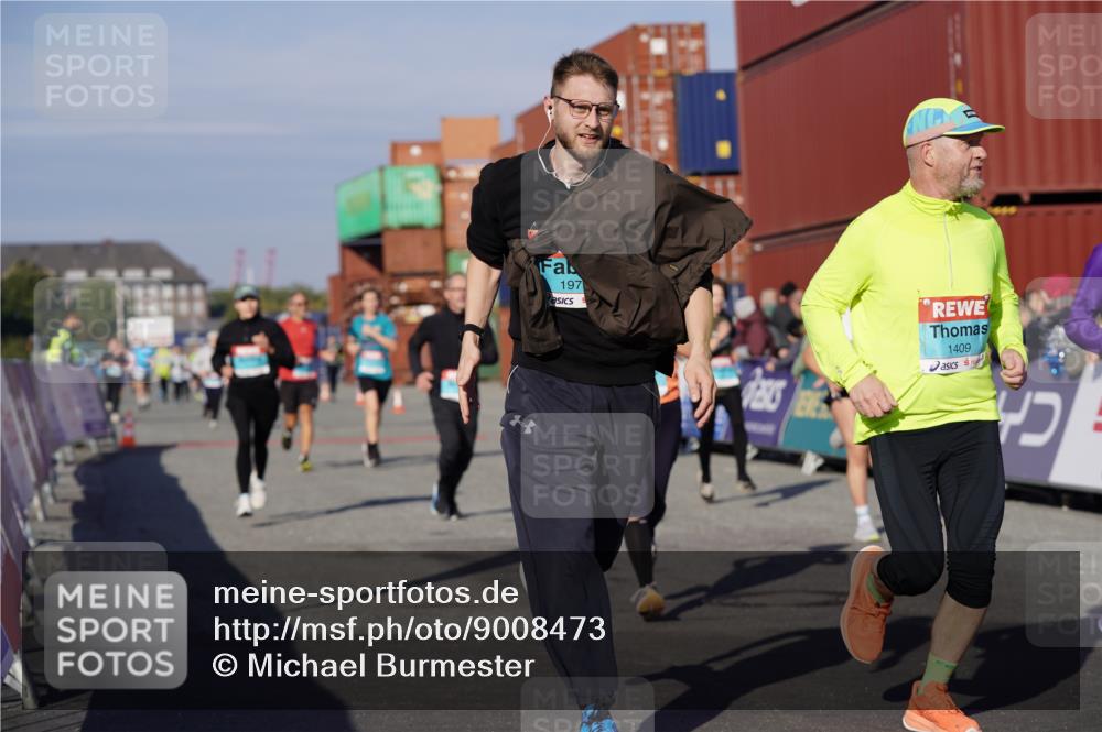 03.10.2025 - Köhlbrandbrückenlauf Michael Burmester http://msf.ph/oto/9008473 03.10.2025 10:09:52 Ziel 1343, 1401, 1409, 1473, 1747, 1801, 1873, 1975, 2034, 2471, 3162, 3200, 3201, 3493 meine-sportfotos.de