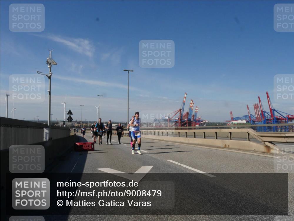 03.10.2025 - Köhlbrandbrückenlauf Matties Gatica Varas http://msf.ph/oto/9008479 03.10.2025 13:04:23 Position 2  meine-sportfotos.de