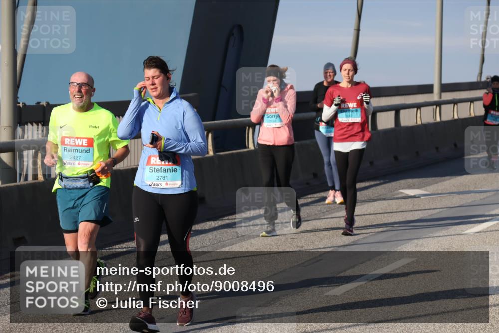 03.10.2025 - Köhlbrandbrückenlauf Julia Fischer http://msf.ph/oto/9008496 03.10.2025 10:04:47 Position 2 2427, 2781 meine-sportfotos.de