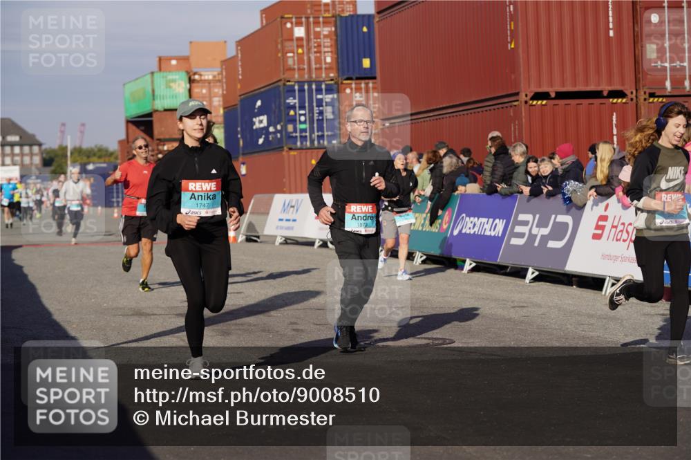 03.10.2025 - Köhlbrandbrückenlauf Michael Burmester http://msf.ph/oto/9008510 03.10.2025 10:09:54 Ziel 1343, 1401, 1409, 1473, 1747, 1801, 1873, 1975, 2034, 2471, 3162, 3200, 3201, 3493 meine-sportfotos.de