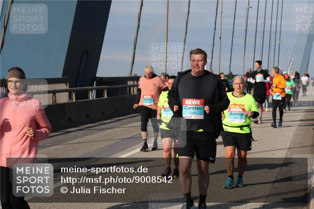 03.10.2025 - Köhlbrandbrückenlauf Julia Fischer http://msf.ph/oto/9008542 03.10.2025 10:05:02 Position 2 1546, 2738, 2348, 2741 meine-sportfotos.de