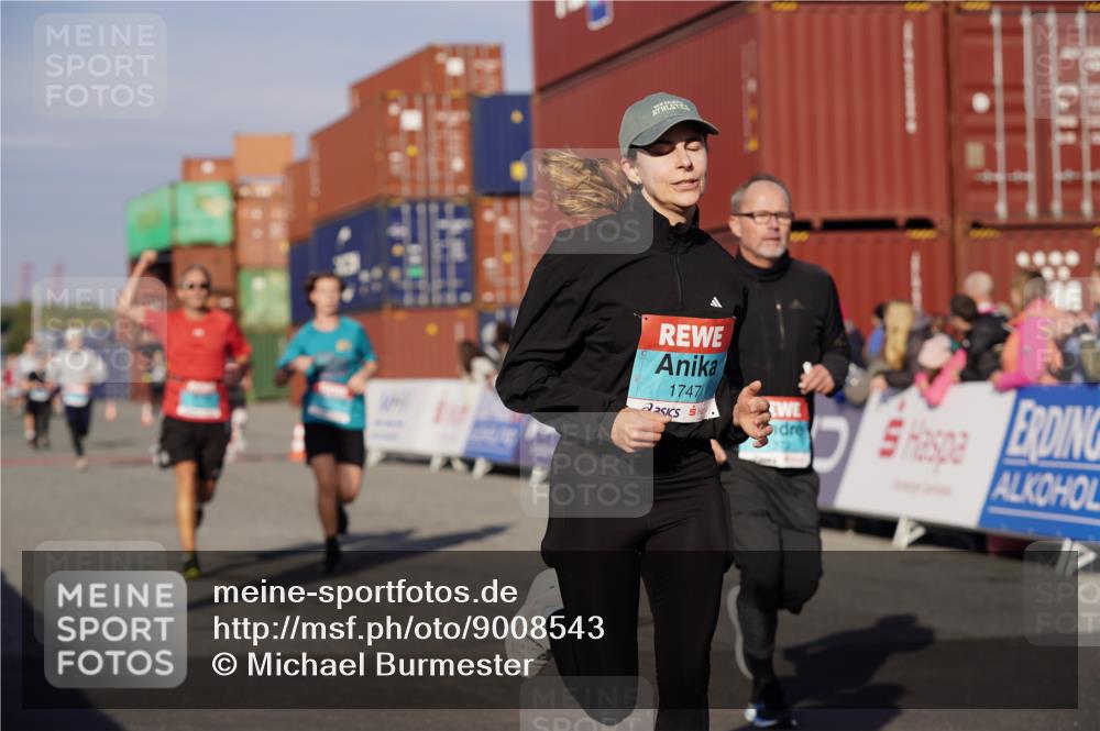 03.10.2025 - Köhlbrandbrückenlauf Michael Burmester http://msf.ph/oto/9008543 03.10.2025 10:09:55 Ziel 1343, 1401, 1409, 1473, 1544, 1747, 1873, 1975, 2034, 2471, 3162, 3200, 3201, 3493 meine-sportfotos.de