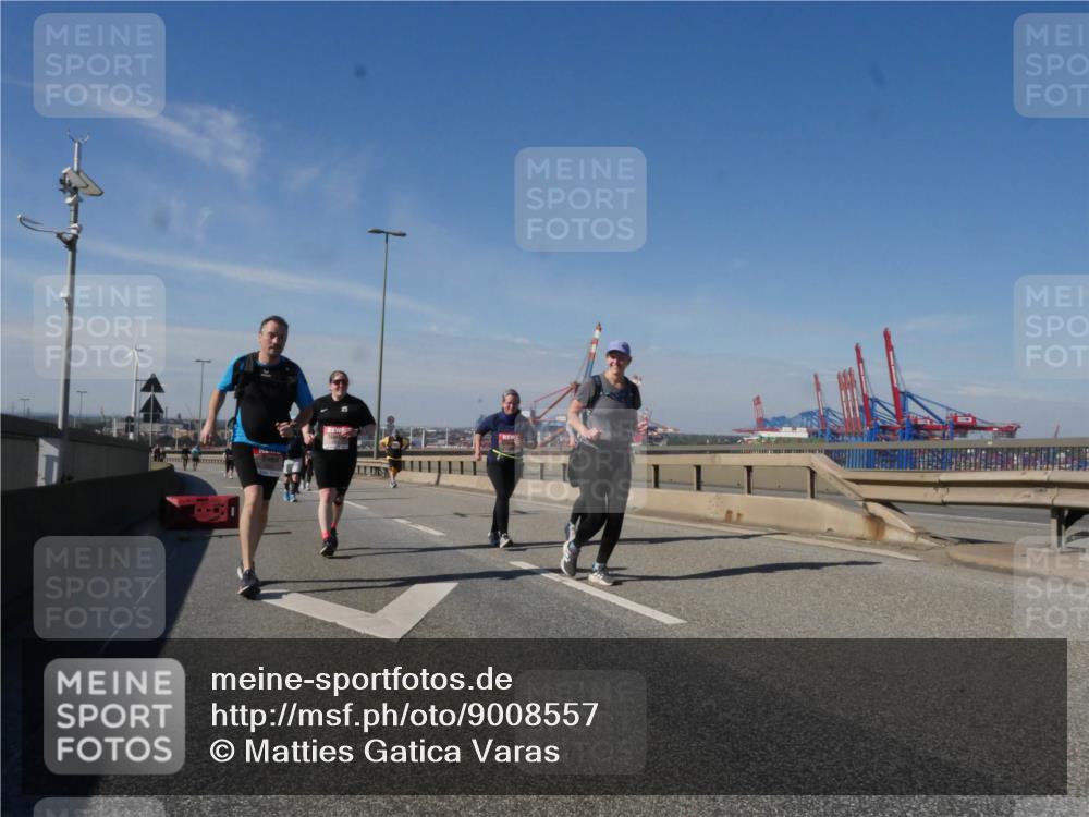 03.10.2025 - Köhlbrandbrückenlauf Matties Gatica Varas http://msf.ph/oto/9008557 03.10.2025 13:04:28 Position 2  meine-sportfotos.de