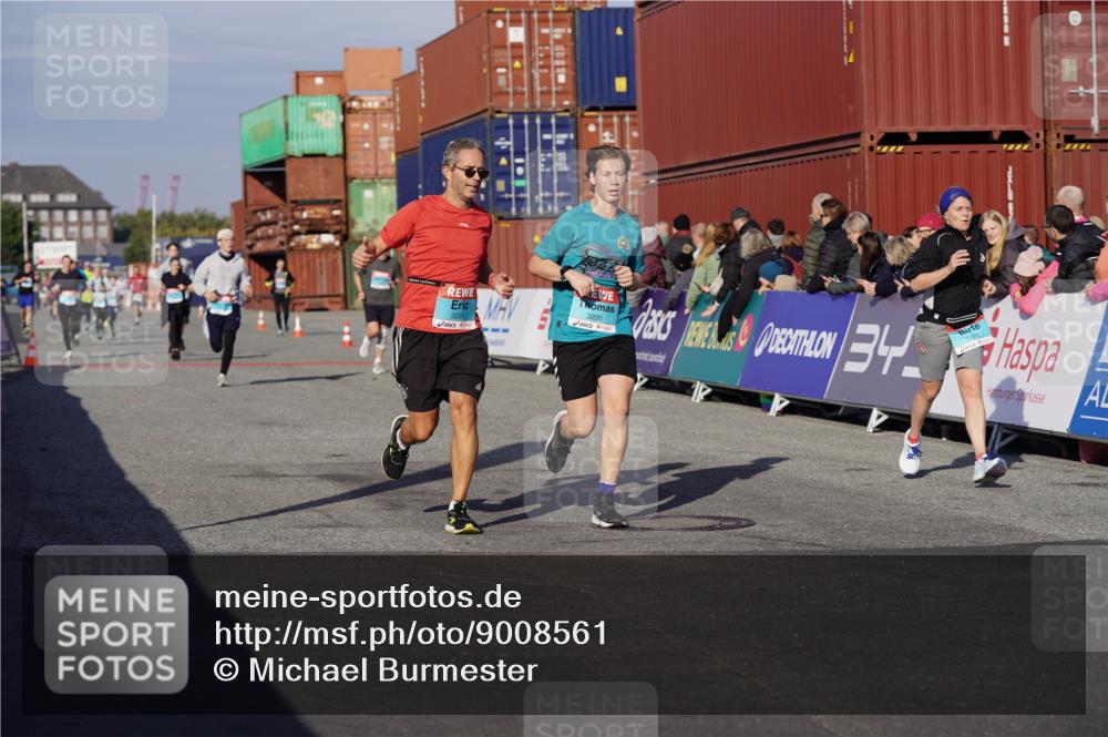 03.10.2025 - Köhlbrandbrückenlauf Michael Burmester http://msf.ph/oto/9008561 03.10.2025 10:09:56 Ziel 1243, 1343, 1401, 1409, 1473, 1544, 1747, 1873, 1975, 2034, 2471, 3162, 3200, 3201, 3493 meine-sportfotos.de