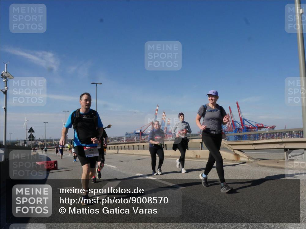 03.10.2025 - Köhlbrandbrückenlauf Matties Gatica Varas http://msf.ph/oto/9008570 03.10.2025 13:04:29 Position 2 118 meine-sportfotos.de