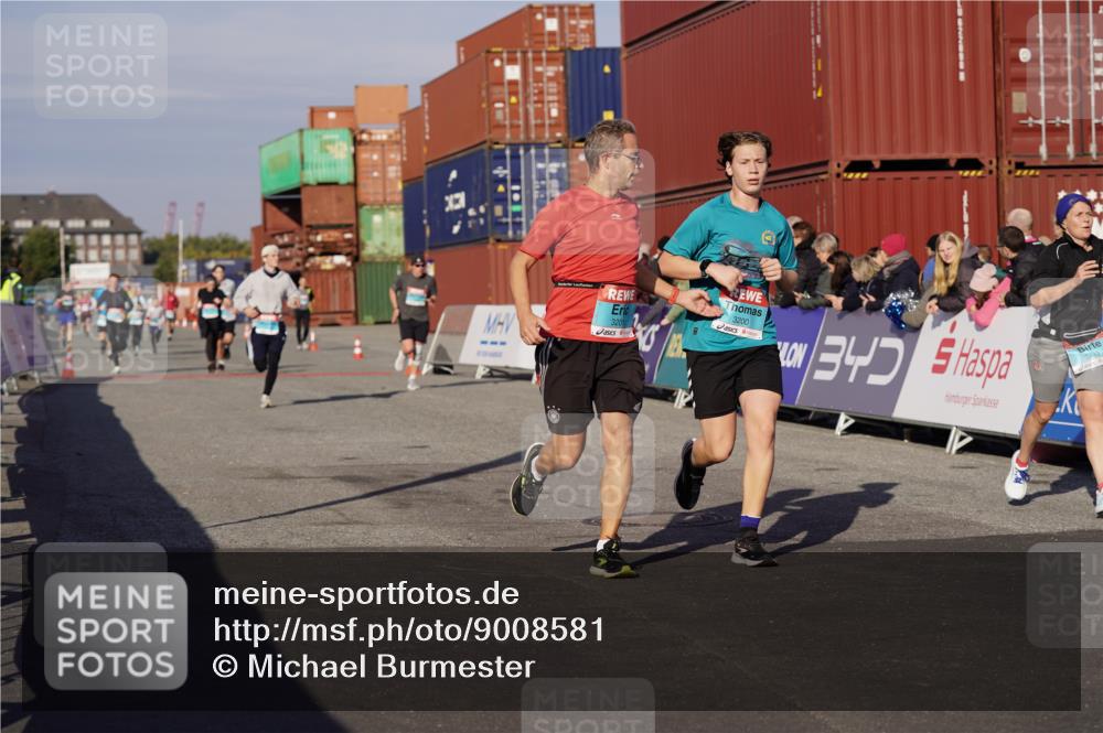 03.10.2025 - Köhlbrandbrückenlauf Michael Burmester http://msf.ph/oto/9008581 03.10.2025 10:09:56 Ziel 1243, 1343, 1401, 1409, 1473, 1544, 1747, 1873, 1975, 2034, 2471, 3162, 3200, 3201, 3493 meine-sportfotos.de