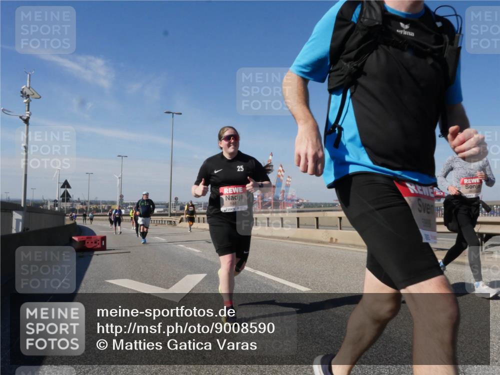03.10.2025 - Köhlbrandbrückenlauf Matties Gatica Varas http://msf.ph/oto/9008590 03.10.2025 13:04:30 Position 2 25, 5487, 5613 meine-sportfotos.de