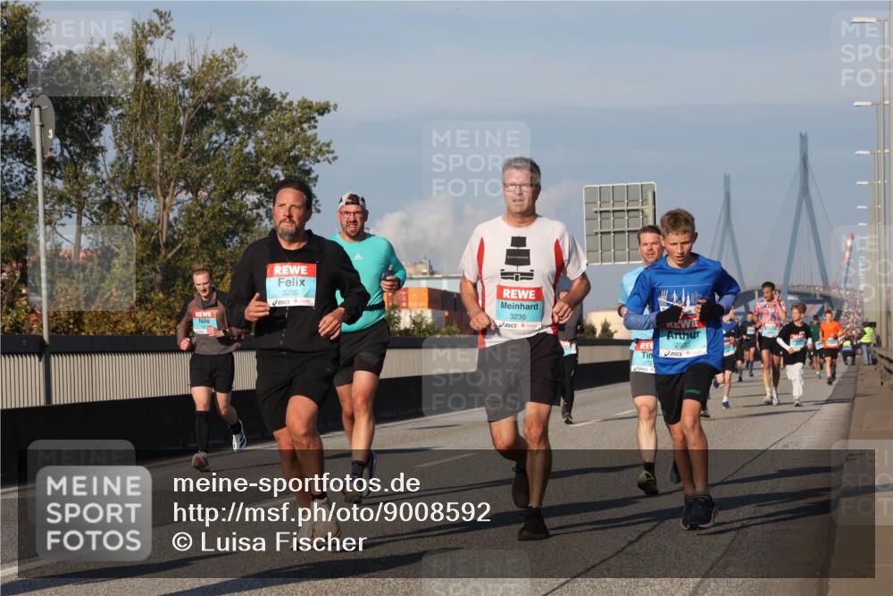 03.10.2025 - Köhlbrandbrückenlauf Luisa Fischer http://msf.ph/oto/9008592 03.10.2025 10:50:26 Position 3 3235, 3236, 273, 2920 meine-sportfotos.de