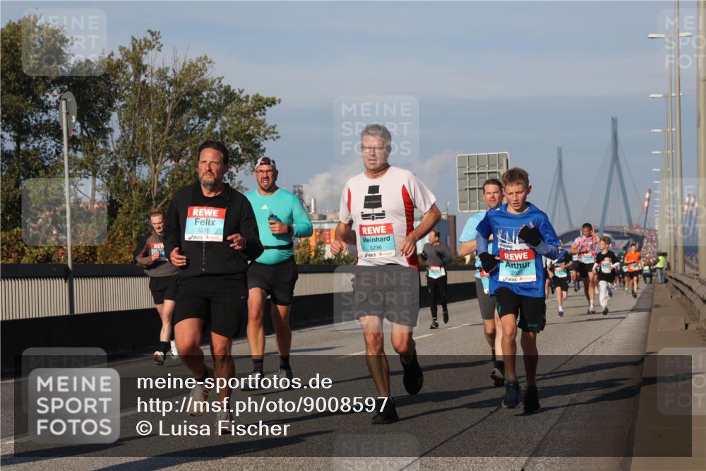 03.10.2025 - Köhlbrandbrückenlauf Luisa Fischer http://msf.ph/oto/9008597 03.10.2025 10:50:27 Position 3 3235, 3236, 2920 meine-sportfotos.de