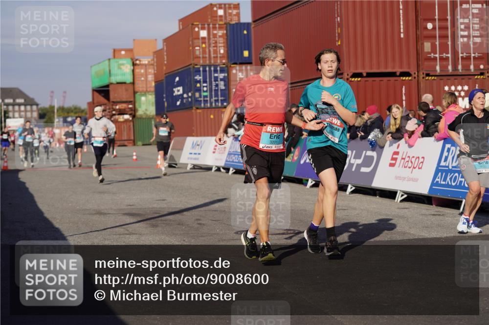 03.10.2025 - Köhlbrandbrückenlauf Michael Burmester http://msf.ph/oto/9008600 03.10.2025 10:09:56 Ziel 1243, 1343, 1401, 1409, 1473, 1544, 1747, 1873, 1975, 2034, 2471, 3162, 3200, 3201, 3493 meine-sportfotos.de