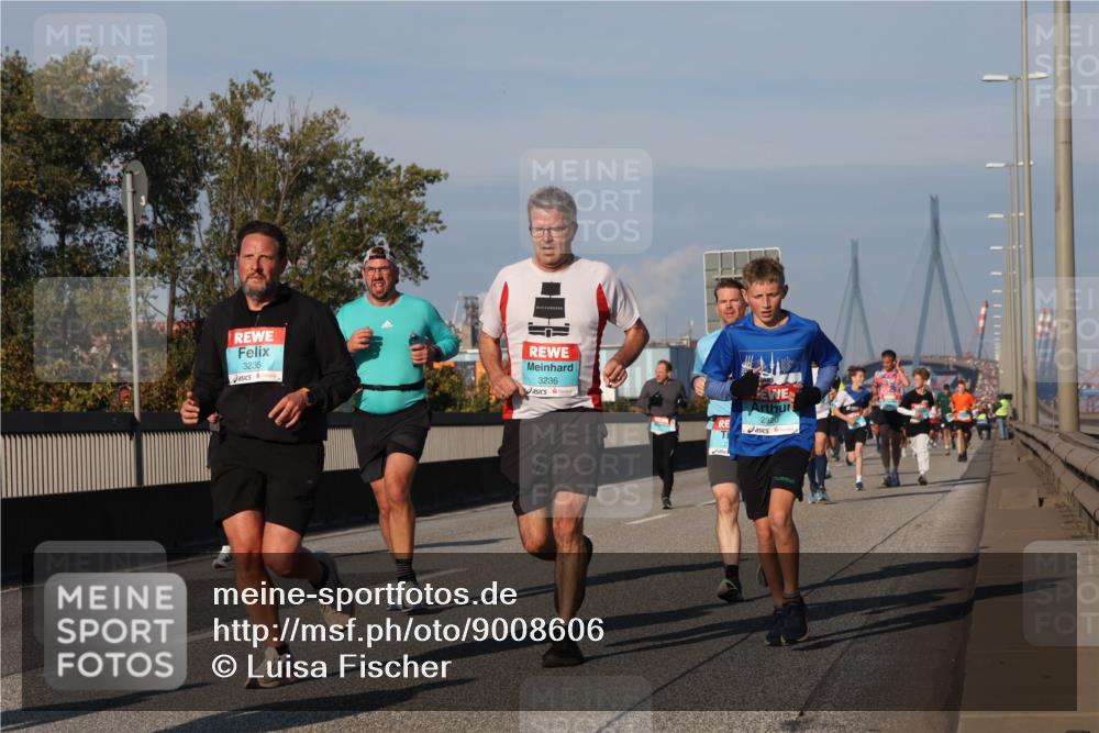 03.10.2025 - Köhlbrandbrückenlauf Luisa Fischer http://msf.ph/oto/9008606 03.10.2025 10:50:27 Position 3 3235, 3236, 2920 meine-sportfotos.de
