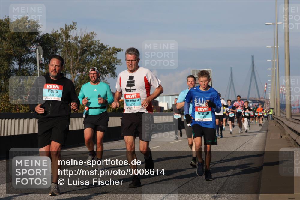 03.10.2025 - Köhlbrandbrückenlauf Luisa Fischer http://msf.ph/oto/9008614 03.10.2025 10:50:27 Position 3 3235, 3236, 2920 meine-sportfotos.de