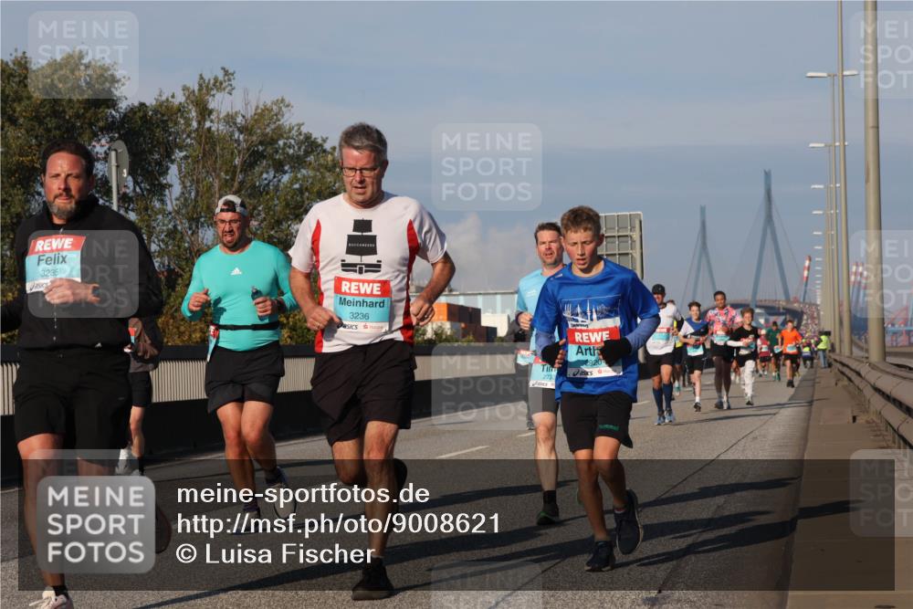 03.10.2025 - Köhlbrandbrückenlauf Luisa Fischer http://msf.ph/oto/9008621 03.10.2025 10:50:28 Position 3 3235, 3236, 2920, 2732 meine-sportfotos.de