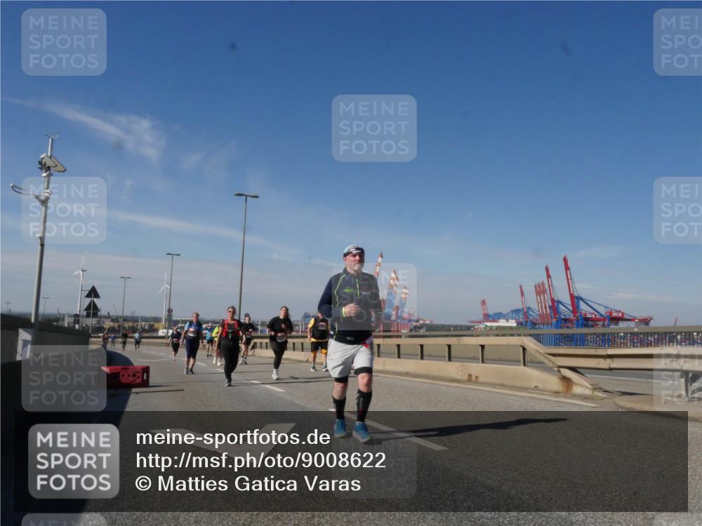 03.10.2025 - Köhlbrandbrückenlauf Matties Gatica Varas http://msf.ph/oto/9008622 03.10.2025 13:04:35 Position 2  meine-sportfotos.de
