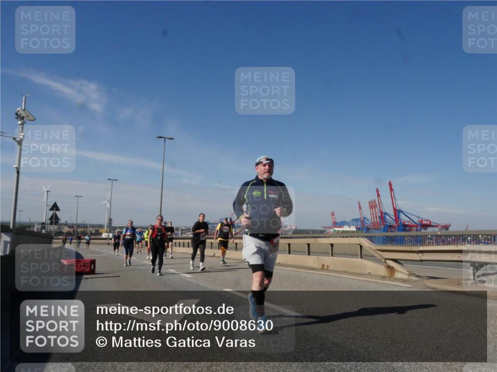03.10.2025 - Köhlbrandbrückenlauf Matties Gatica Varas http://msf.ph/oto/9008630 03.10.2025 13:04:35 Position 2  meine-sportfotos.de