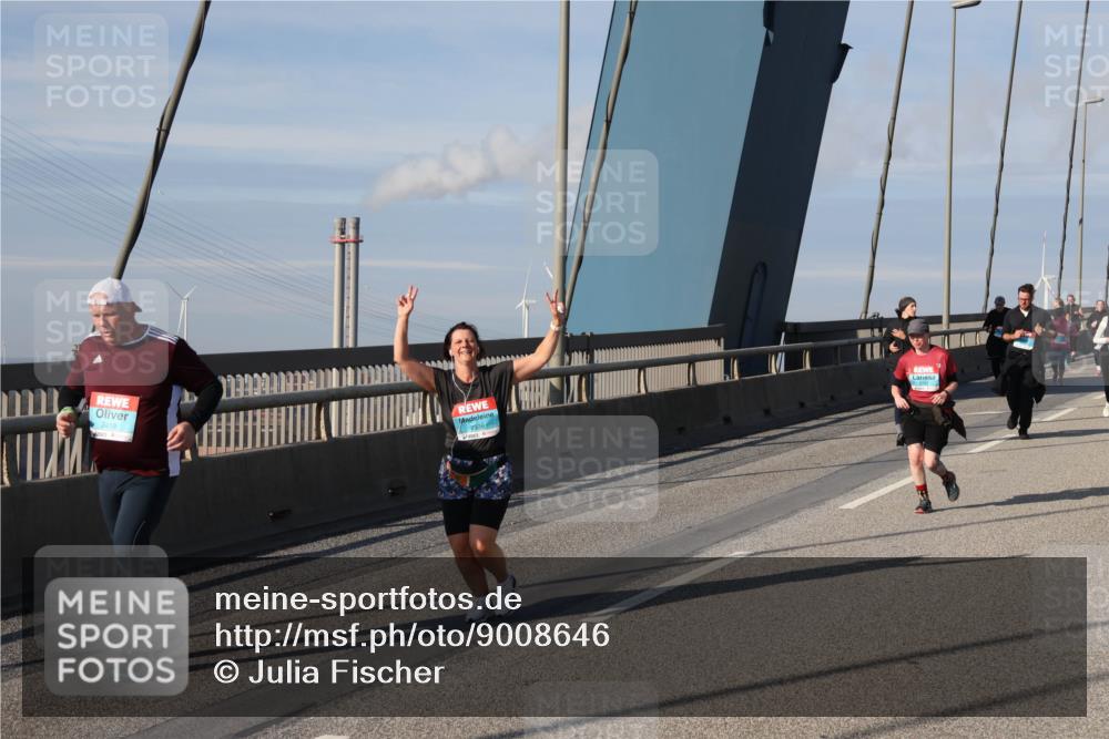 03.10.2025 - Köhlbrandbrückenlauf Julia Fischer http://msf.ph/oto/9008646 03.10.2025 10:05:45 Position 2 2418, 2936 meine-sportfotos.de