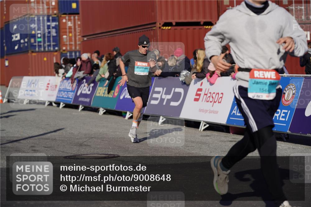 03.10.2025 - Köhlbrandbrückenlauf Michael Burmester http://msf.ph/oto/9008648 03.10.2025 10:10:00 Ziel 1243, 1401, 1544, 1656, 1747, 2040, 2471, 3068, 3162, 3200, 3201, 3493 meine-sportfotos.de