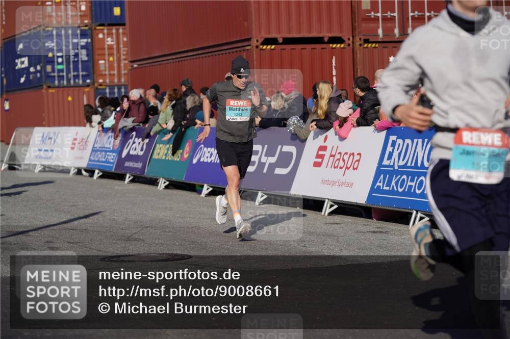 03.10.2025 - Köhlbrandbrückenlauf Michael Burmester http://msf.ph/oto/9008661 03.10.2025 10:10:01 Ziel 1243, 1401, 1544, 1656, 2040, 2471, 3068, 3162, 3200, 3201, 3218, 3493 meine-sportfotos.de