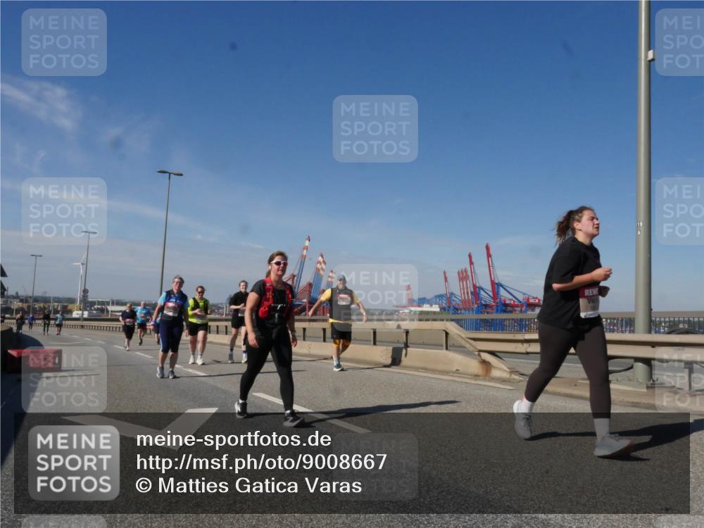 03.10.2025 - Köhlbrandbrückenlauf Matties Gatica Varas http://msf.ph/oto/9008667 03.10.2025 13:04:39 Position 2 118 meine-sportfotos.de