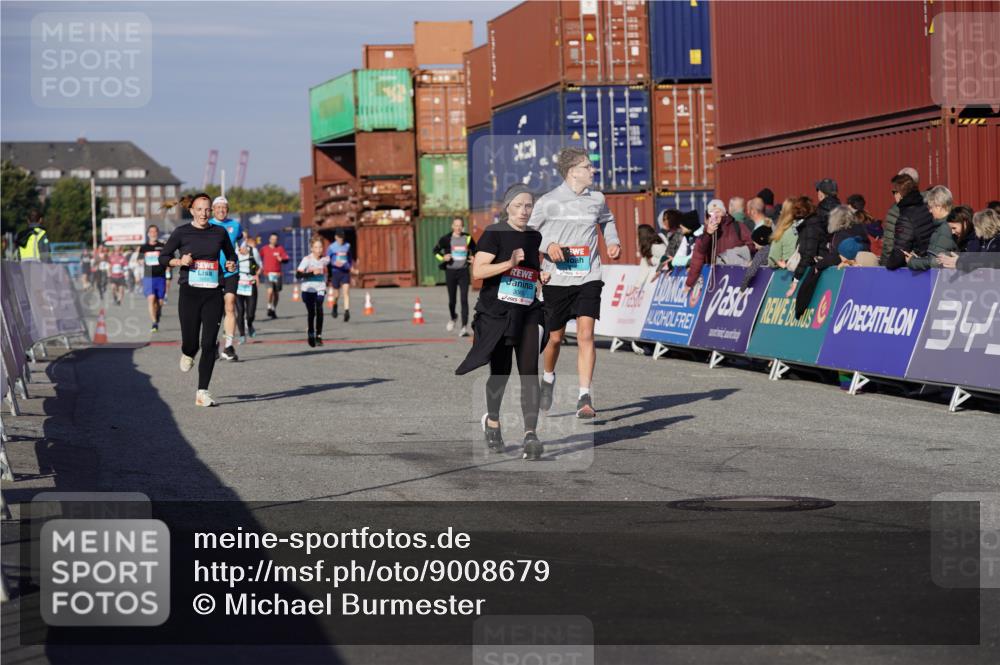 03.10.2025 - Köhlbrandbrückenlauf Michael Burmester http://msf.ph/oto/9008679 03.10.2025 10:10:02 Ziel 1243, 1544, 1656, 2040, 3068, 3200, 3201, 3218, 3493 meine-sportfotos.de
