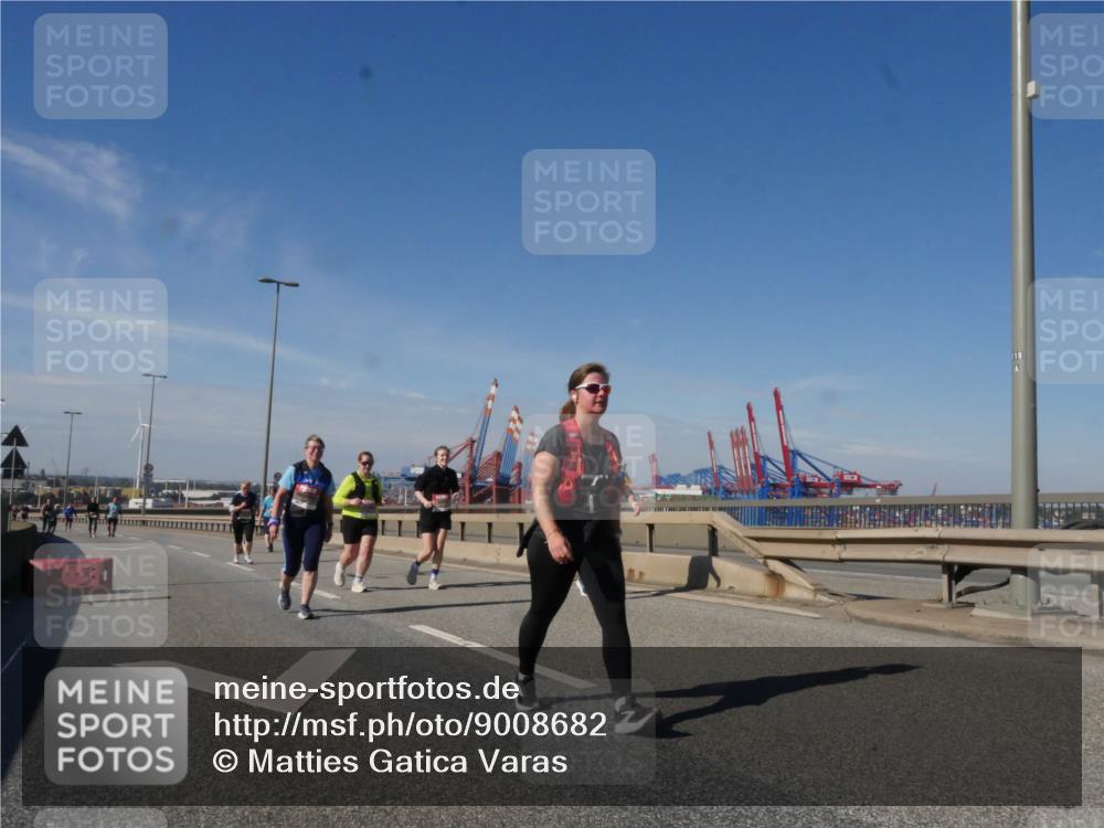 03.10.2025 - Köhlbrandbrückenlauf Matties Gatica Varas http://msf.ph/oto/9008682 03.10.2025 13:04:40 Position 2 118 meine-sportfotos.de