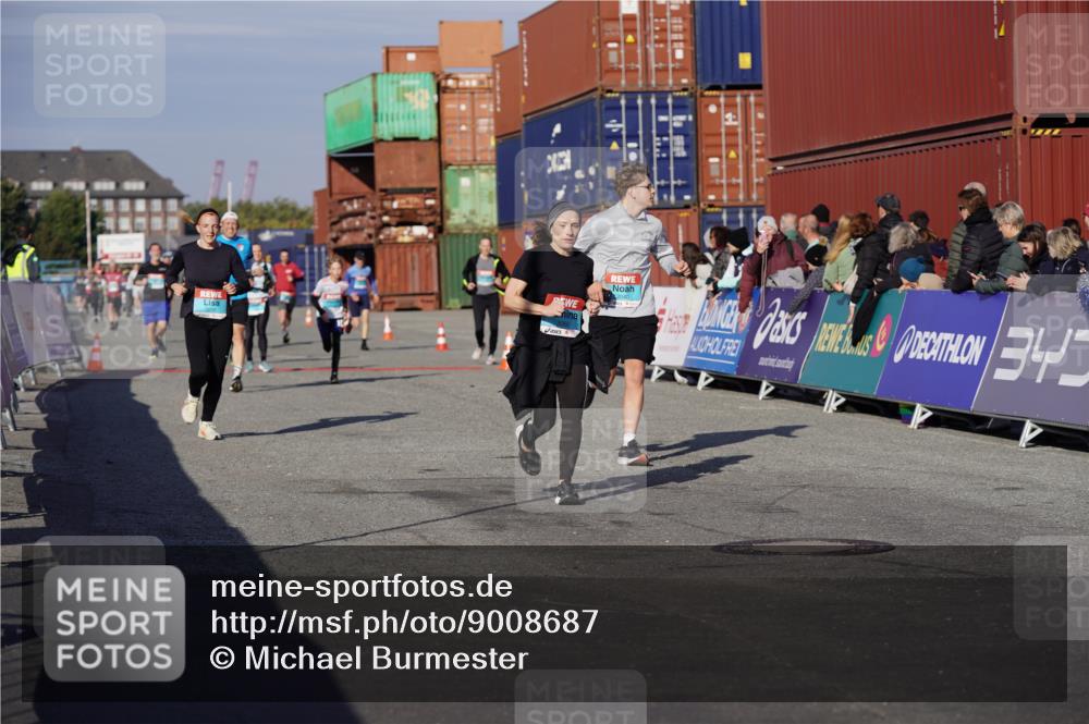 03.10.2025 - Köhlbrandbrückenlauf Michael Burmester http://msf.ph/oto/9008687 03.10.2025 10:10:02 Ziel 1243, 1544, 1656, 2040, 3068, 3200, 3201, 3218, 3493 meine-sportfotos.de