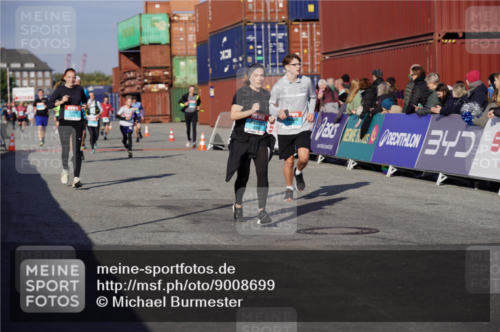 03.10.2025 - Köhlbrandbrückenlauf Michael Burmester http://msf.ph/oto/9008699 03.10.2025 10:10:03 Ziel 1243, 1544, 1656, 1919, 2040, 2074, 3068, 3218 meine-sportfotos.de