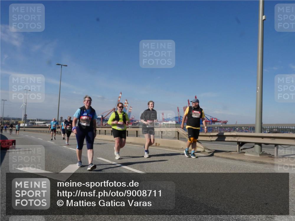 03.10.2025 - Köhlbrandbrückenlauf Matties Gatica Varas http://msf.ph/oto/9008711 03.10.2025 13:04:42 Position 2 18 meine-sportfotos.de