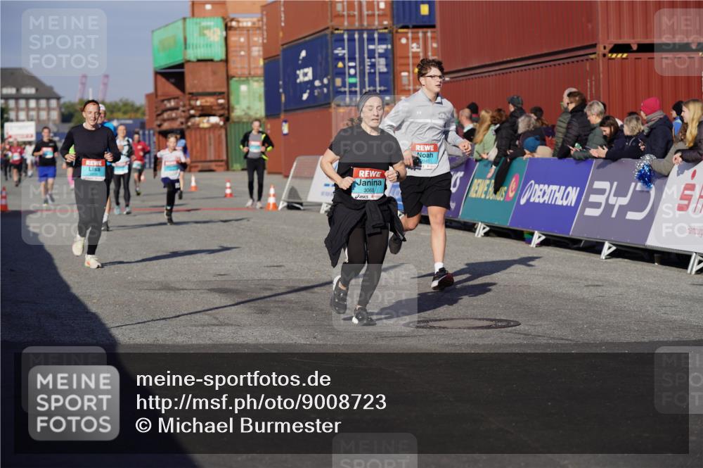 03.10.2025 - Köhlbrandbrückenlauf Michael Burmester http://msf.ph/oto/9008723 03.10.2025 10:10:03 Ziel 1243, 1544, 1656, 1919, 2040, 2074, 3068, 3218 meine-sportfotos.de