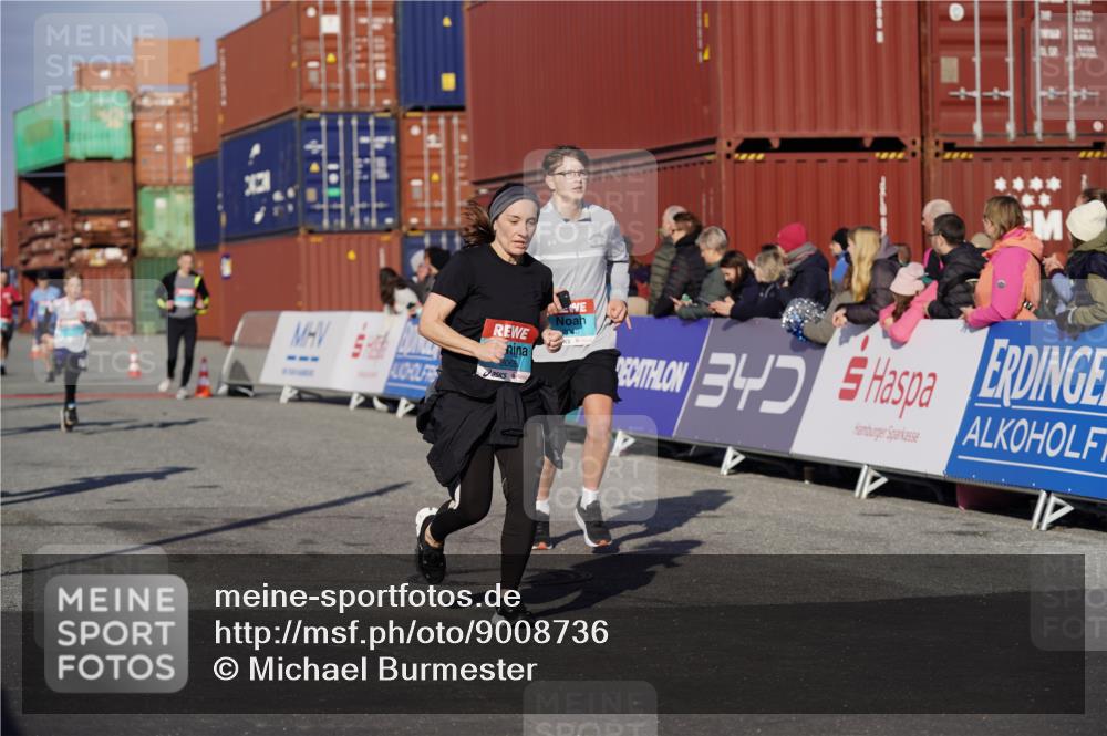 03.10.2025 - Köhlbrandbrückenlauf Michael Burmester http://msf.ph/oto/9008736 03.10.2025 10:10:04 Ziel 1243, 1544, 1656, 1919, 2040, 2074, 3068, 3218 meine-sportfotos.de