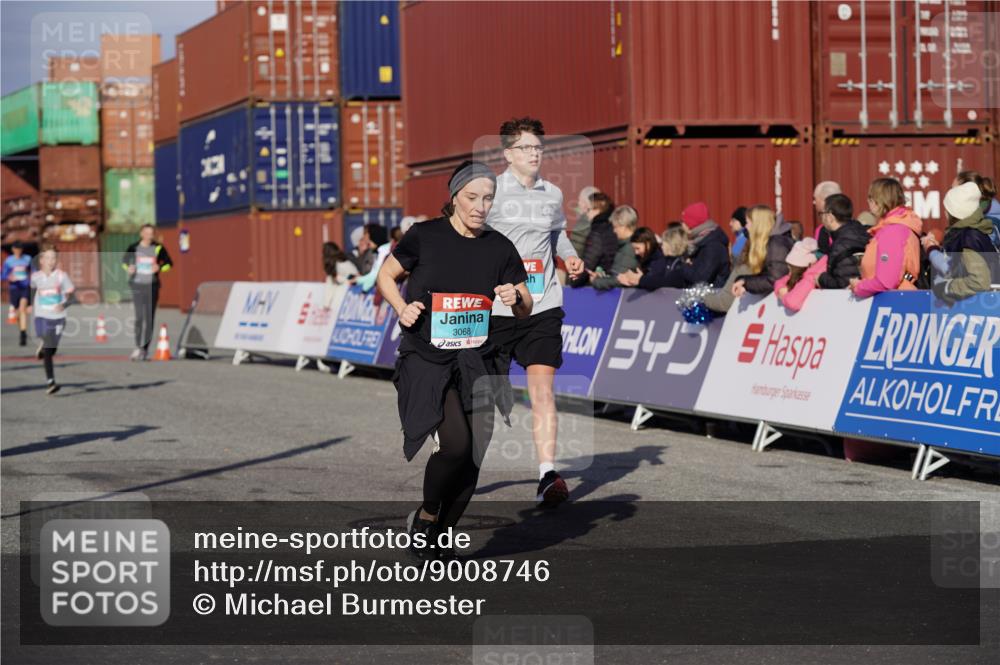 03.10.2025 - Köhlbrandbrückenlauf Michael Burmester http://msf.ph/oto/9008746 03.10.2025 10:10:04 Ziel 1243, 1544, 1656, 1919, 2040, 2074, 3068, 3218 meine-sportfotos.de
