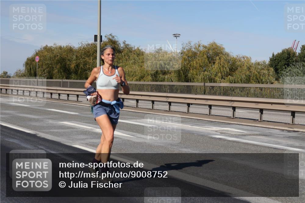 03.10.2025 - Köhlbrandbrückenlauf Julia Fischer http://msf.ph/oto/9008752 03.10.2025 12:51:19 Position 3  meine-sportfotos.de