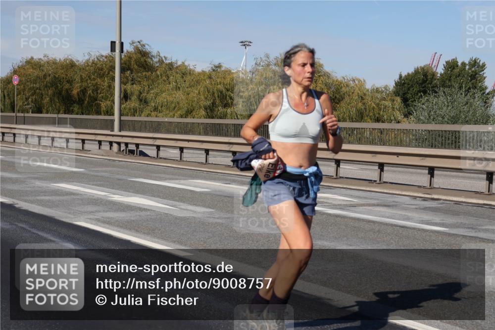 03.10.2025 - Köhlbrandbrückenlauf Julia Fischer http://msf.ph/oto/9008757 03.10.2025 12:51:20 Position 3  meine-sportfotos.de