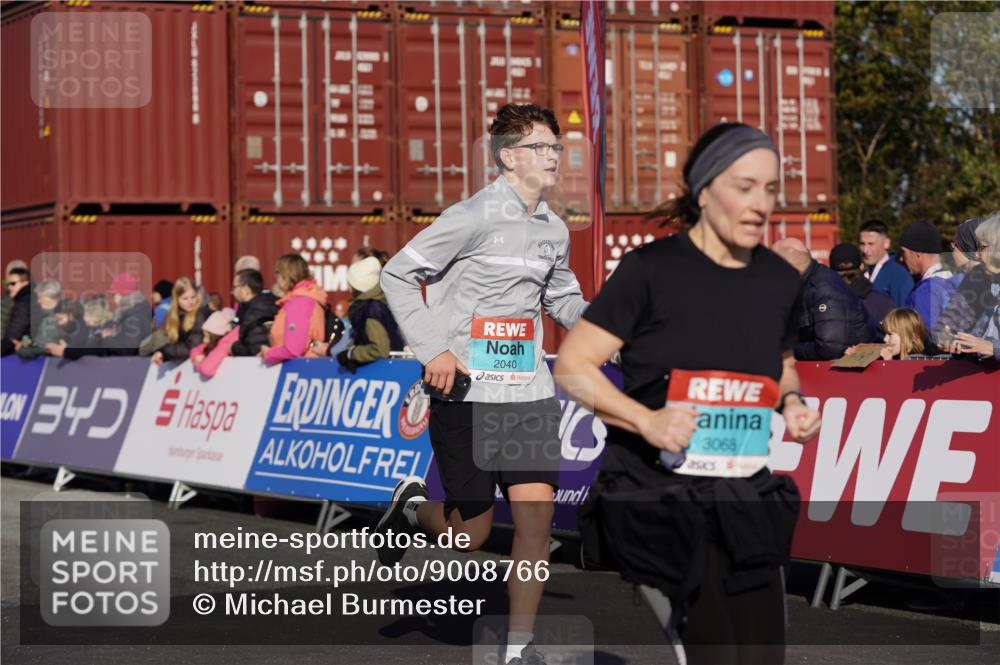 03.10.2025 - Köhlbrandbrückenlauf Michael Burmester http://msf.ph/oto/9008766 03.10.2025 10:10:05 Ziel 1192, 1243, 1544, 1656, 1919, 2040, 2074, 2679, 3068, 3218 meine-sportfotos.de