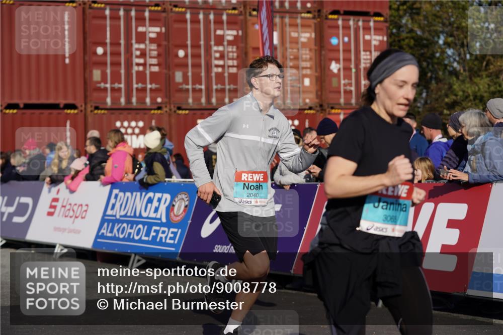 03.10.2025 - Köhlbrandbrückenlauf Michael Burmester http://msf.ph/oto/9008778 03.10.2025 10:10:05 Ziel 1192, 1243, 1544, 1656, 1919, 2040, 2074, 2679, 3068, 3218 meine-sportfotos.de