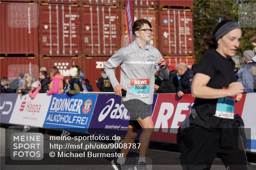 03.10.2025 - Köhlbrandbrückenlauf Michael Burmester http://msf.ph/oto/9008787 03.10.2025 10:10:06 Ziel 1192, 1243, 1544, 1656, 1660, 1919, 2040, 2074, 2679, 3068, 3218 meine-sportfotos.de