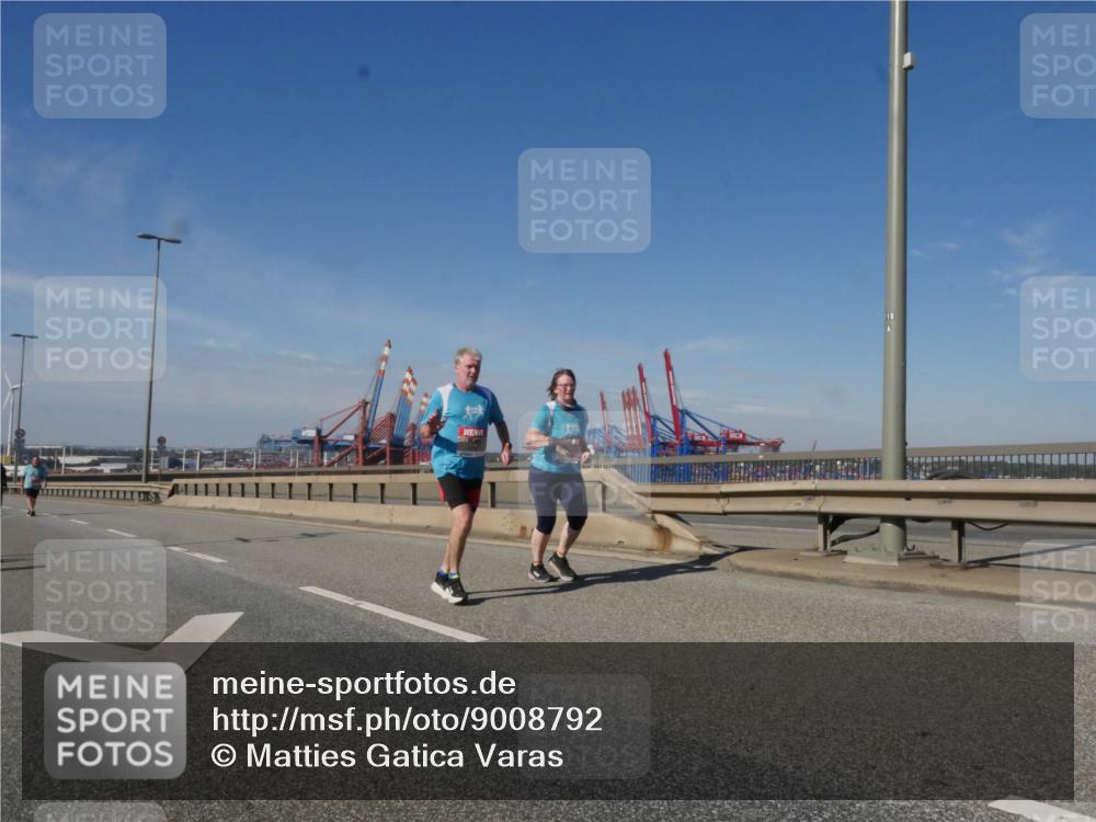 03.10.2025 - Köhlbrandbrückenlauf Matties Gatica Varas http://msf.ph/oto/9008792 03.10.2025 13:04:51 Position 2 118 meine-sportfotos.de