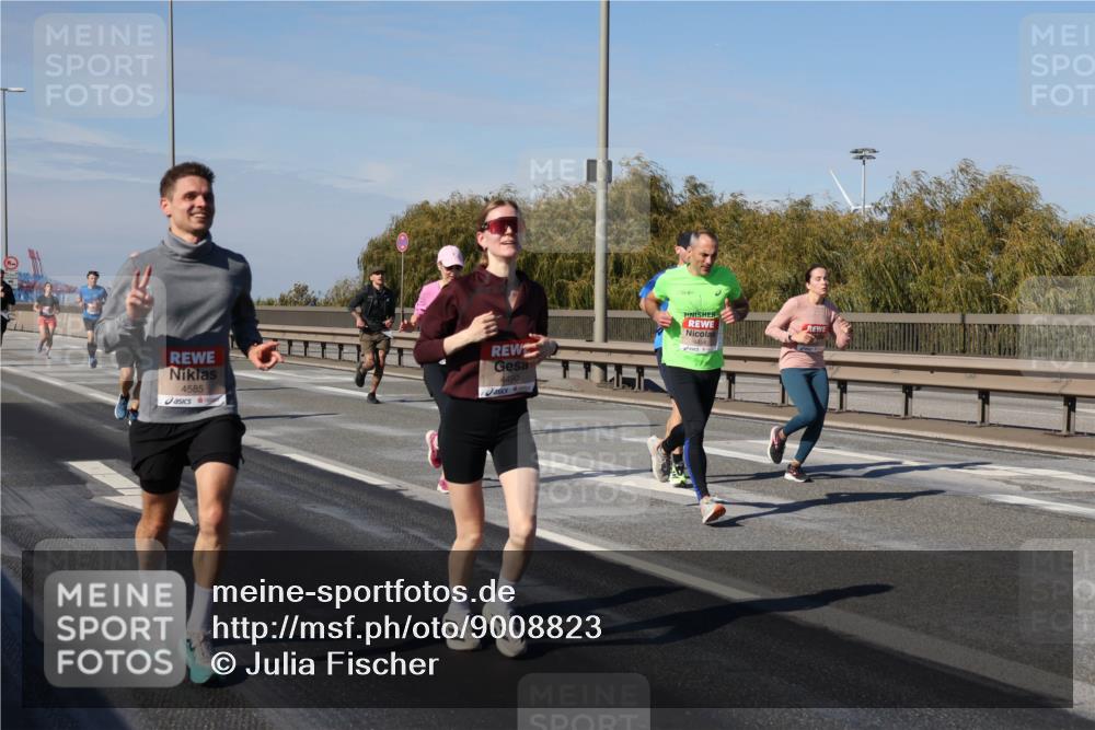 03.10.2025 - Köhlbrandbrückenlauf Julia Fischer http://msf.ph/oto/9008823 03.10.2025 12:51:31 Position 3 4585, 4490, 4454 meine-sportfotos.de