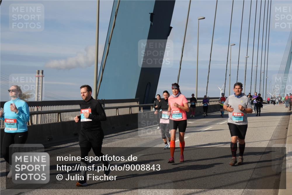 03.10.2025 - Köhlbrandbrückenlauf Julia Fischer http://msf.ph/oto/9008843 03.10.2025 10:07:11 Position 2 2597 meine-sportfotos.de
