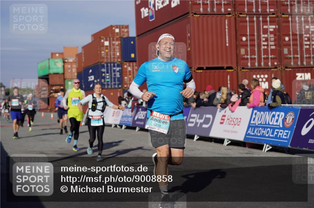 03.10.2025 - Köhlbrandbrückenlauf Michael Burmester http://msf.ph/oto/9008858 03.10.2025 10:10:09 Ziel 1192, 1375, 1583, 1656, 1660, 1919, 2040, 2074, 2679, 3068, 3124, 3218 meine-sportfotos.de