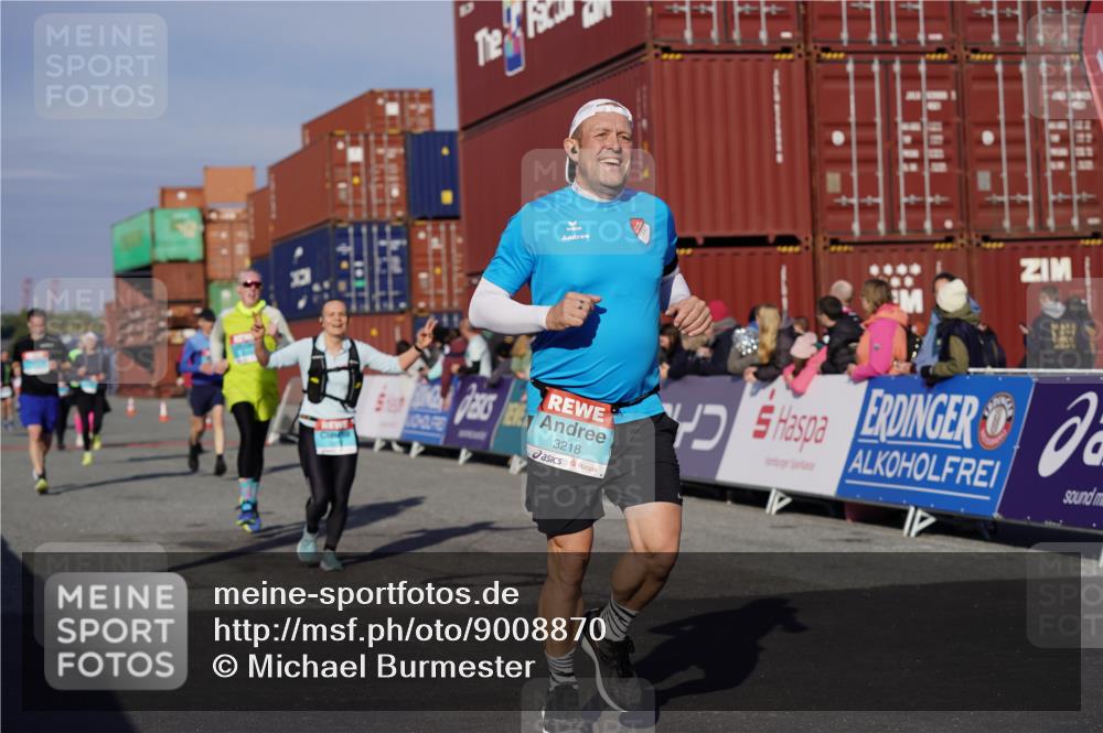 03.10.2025 - Köhlbrandbrückenlauf Michael Burmester http://msf.ph/oto/9008870 03.10.2025 10:10:09 Ziel 1192, 1375, 1583, 1656, 1660, 1919, 2040, 2074, 2679, 3068, 3124, 3218 meine-sportfotos.de