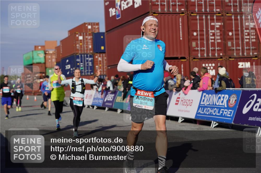 03.10.2025 - Köhlbrandbrückenlauf Michael Burmester http://msf.ph/oto/9008880 03.10.2025 10:10:09 Ziel 1192, 1375, 1583, 1656, 1660, 1919, 2040, 2074, 2679, 3068, 3124, 3218 meine-sportfotos.de
