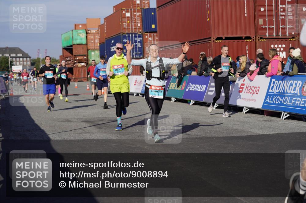 03.10.2025 - Köhlbrandbrückenlauf Michael Burmester http://msf.ph/oto/9008894 03.10.2025 10:10:10 Ziel 1192, 1375, 1536, 1583, 1656, 1660, 1919, 2040, 2074, 2679, 3068, 3124, 3218 meine-sportfotos.de
