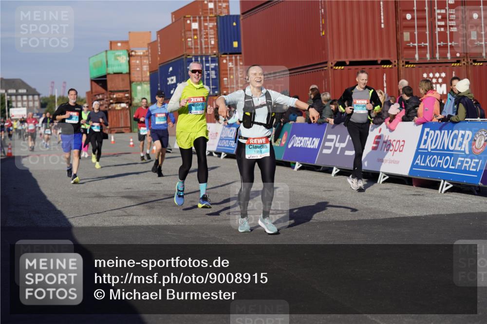 03.10.2025 - Köhlbrandbrückenlauf Michael Burmester http://msf.ph/oto/9008915 03.10.2025 10:10:10 Ziel 1192, 1375, 1536, 1583, 1656, 1660, 1919, 2040, 2074, 2679, 3068, 3124, 3218 meine-sportfotos.de