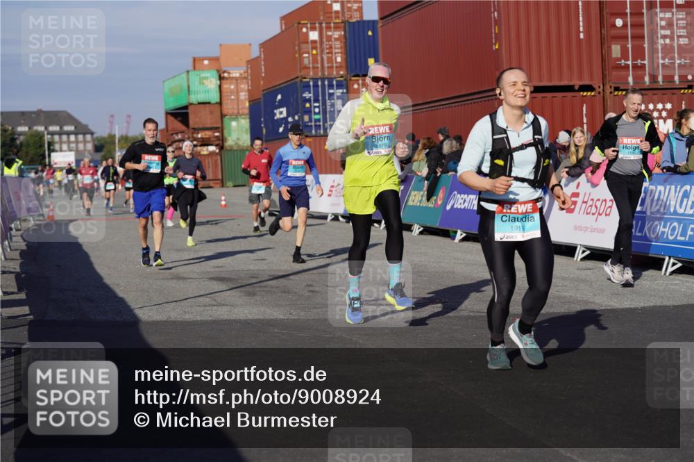 03.10.2025 - Köhlbrandbrückenlauf Michael Burmester http://msf.ph/oto/9008924 03.10.2025 10:10:11 Ziel 1192, 1375, 1536, 1583, 1660, 1919, 2040, 2074, 2679, 2821, 3124, 3218 meine-sportfotos.de