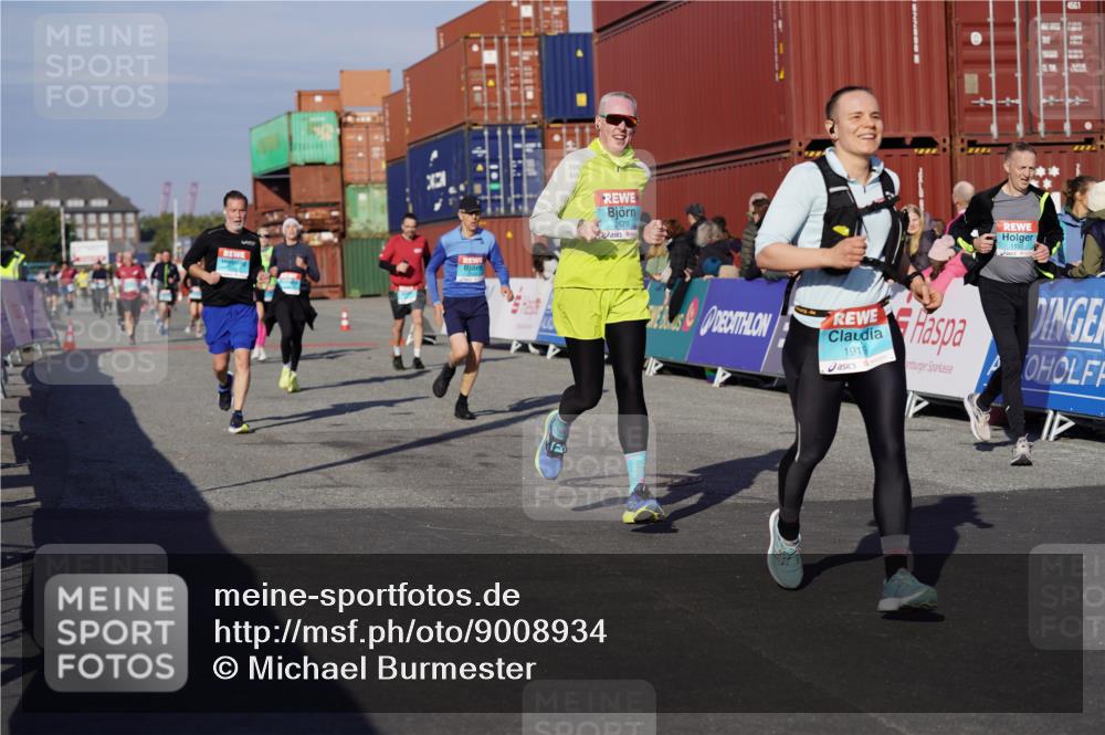 03.10.2025 - Köhlbrandbrückenlauf Michael Burmester http://msf.ph/oto/9008934 03.10.2025 10:10:11 Ziel 1192, 1375, 1536, 1583, 1660, 1919, 2040, 2074, 2679, 2821, 3124, 3218 meine-sportfotos.de
